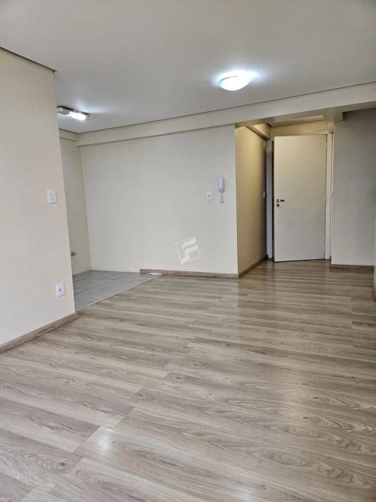 FULCHER IMÓVEIS Vende: Este lindo apartamento no Bairro Panazzolo (próximo a padaria Trigos) que ofe