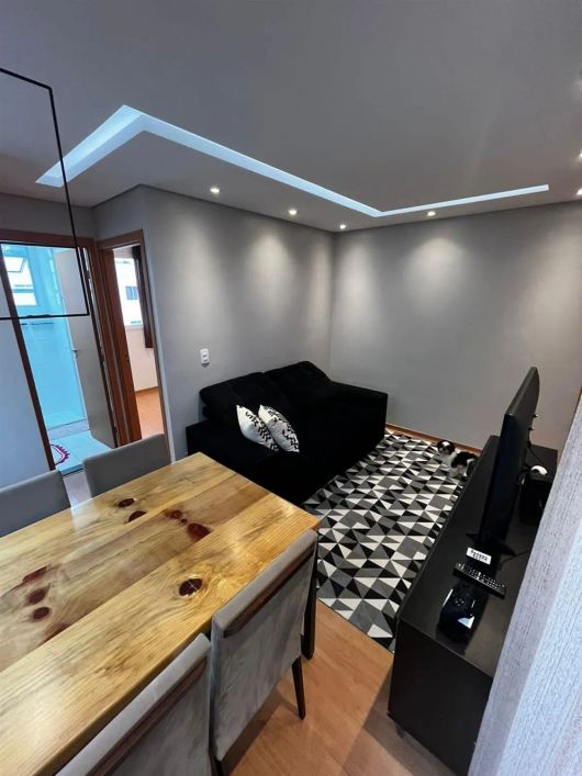 Apartamento semimobiliado e ensolarado, em excelente localização e posição solar!! Com 02 dormitório
