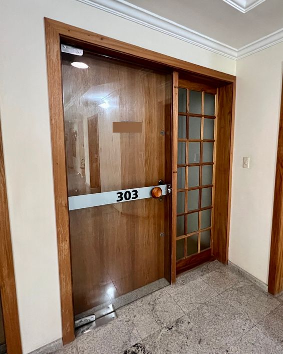 BENTOALVES aluga sala semi-mobiliada, 1 vaga de garagem, no Jardim América, Caxias do Sul-RS