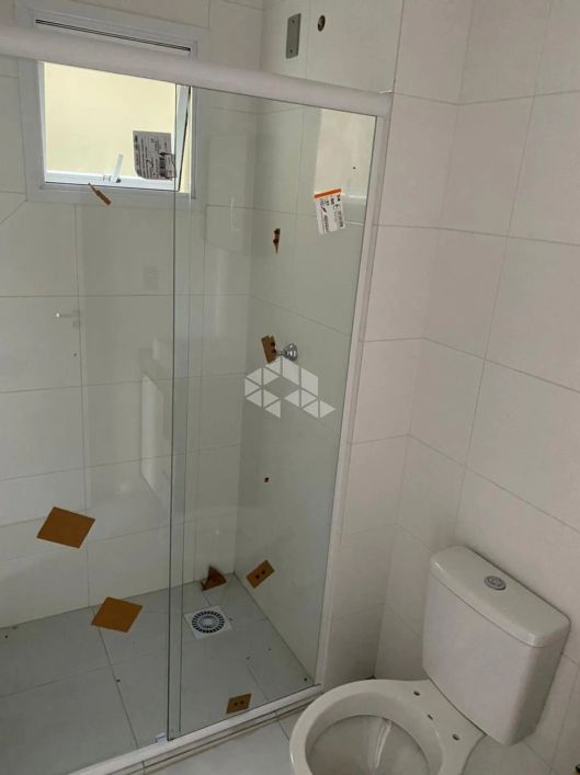 Apartamento à Venda no Bairro Santa Fé com 2 Dormitórios, sacada e vaga de Garagem coberta.