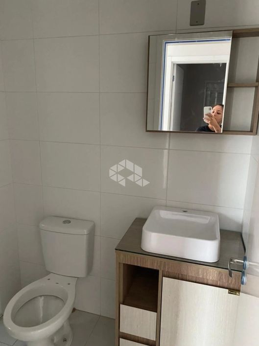 Apartamento à Venda no Bairro Santa Fé com 2 Dormitórios, sacada e vaga de Garagem coberta.