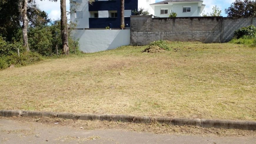 Excelente terreno plano em ótima localização no B. São Luiz! Ótima Posição Solar - Frente Leste! Áre