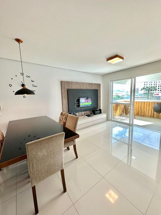 Apartamento semimobiliado em localização privilegiada próximo ao centro