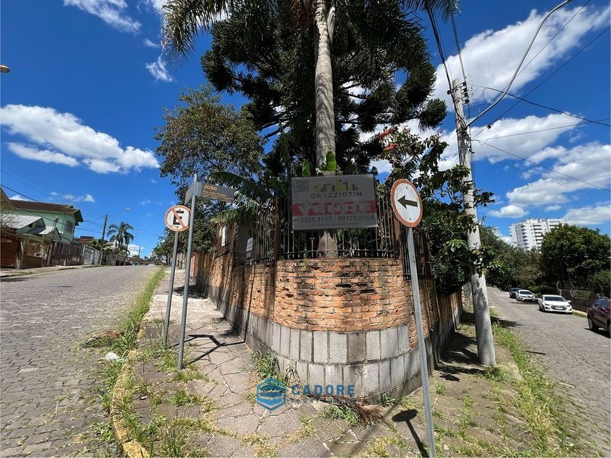 Casa alvenaria, a venda no bairro Pio X