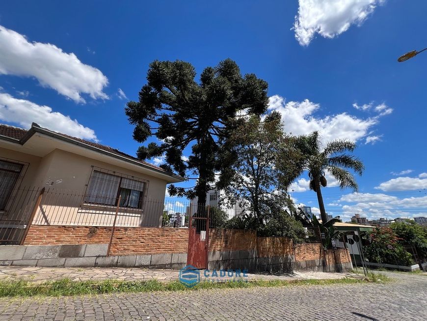 Casa alvenaria, a venda no bairro Pio X
