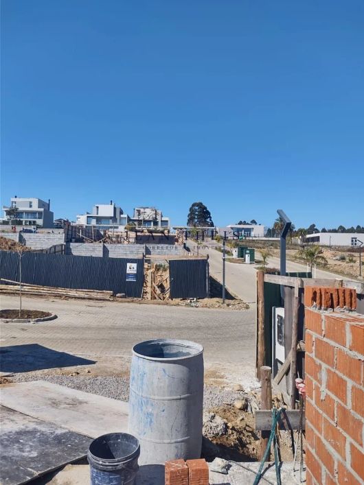 - Casa em condomínio no Interlagos