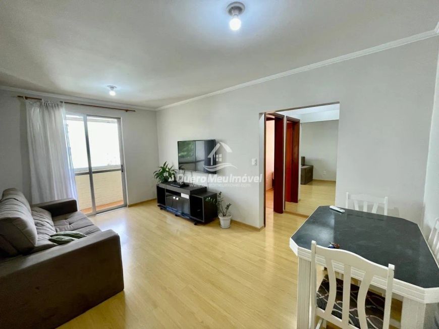 Apartamento semimobiliado c/ 2 quartos no Cred 100
