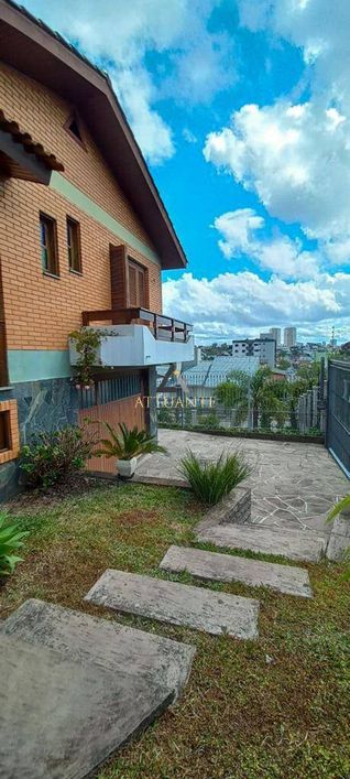 Casa Mobiliada e Casa de Fundos no Bairro Bela Vista