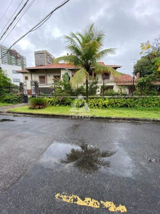 Casa para venda estilo rústico colonial no Condomínio Mansões, na Barra da Tijuca