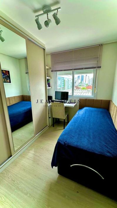 Apartamento mobiliado à venda no Panazzolo