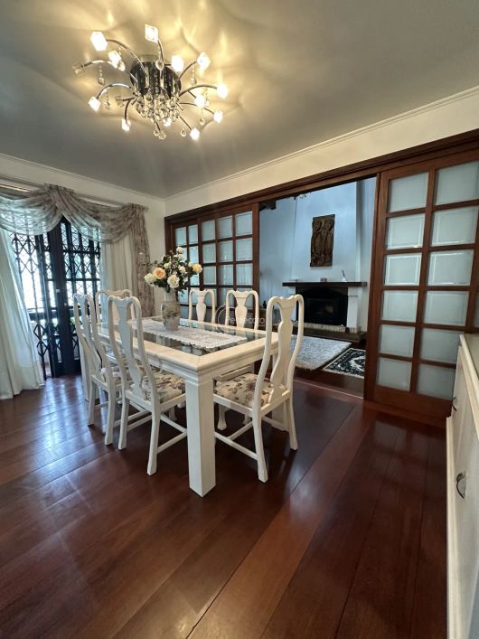 Ampla casa em excelente localização São 249m² privativos &amp;amp;#10004;3 dormitórios, sendo 1 suíte &amp;a