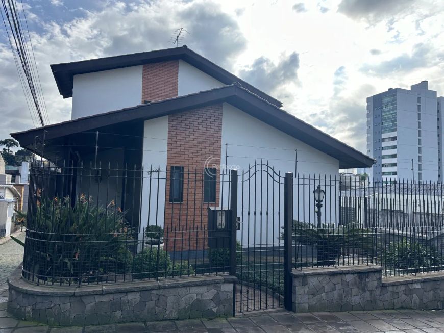 Ampla casa em excelente localização São 249m² privativos &amp;amp;#10004;3 dormitórios, sendo 1 suíte &amp;a