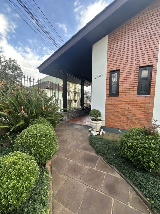 Ampla casa em excelente localização São 249m² privativos &amp;amp;#10004;3 dormitórios, sendo 1 suíte &amp;a