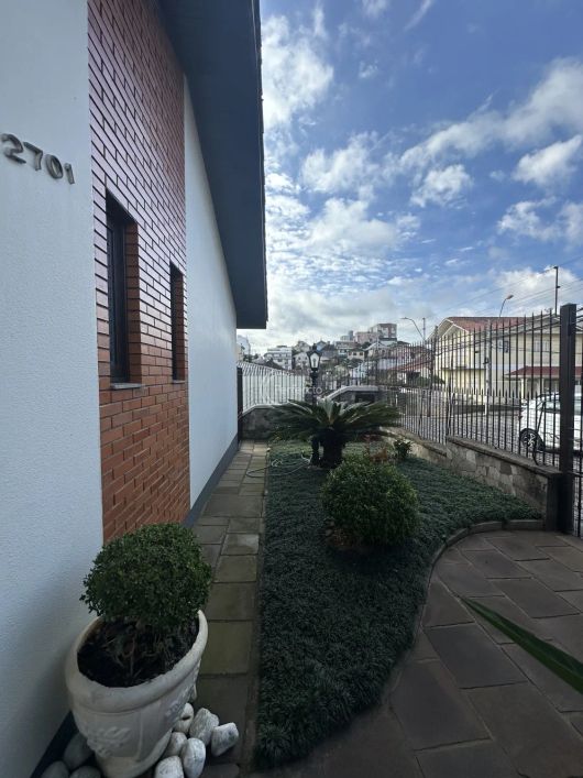 Ampla casa em excelente localização São 249m² privativos &amp;amp;#10004;3 dormitórios, sendo 1 suíte &amp;a