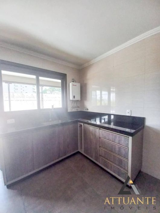 Apartamento semimobiliado no bairro Santa Catarina