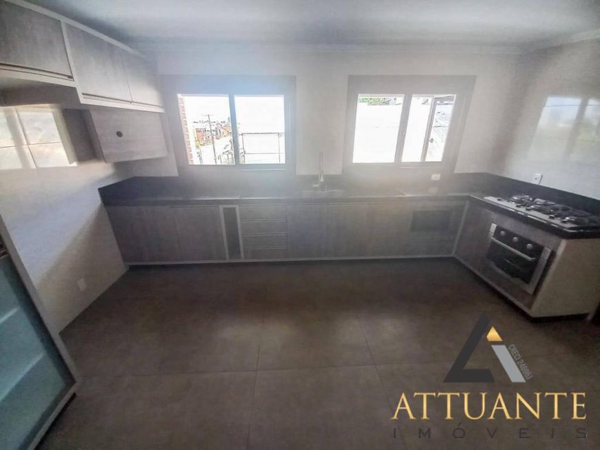Apartamento semimobiliado no bairro Santa Catarina