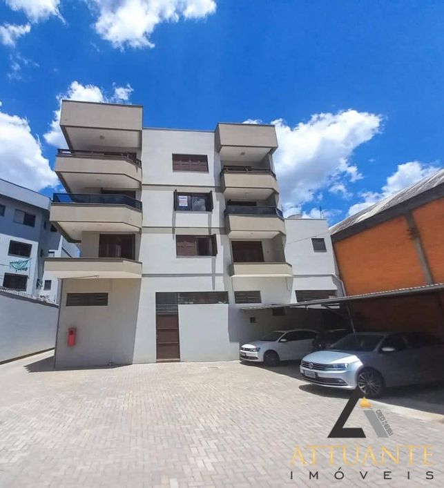 Apartamento semimobiliado no bairro Santa Catarina