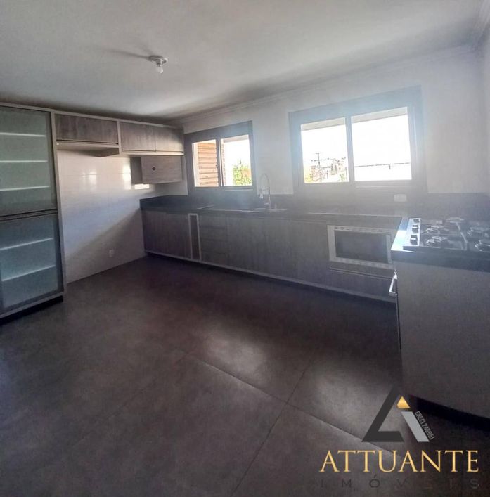 Apartamento semimobiliado no bairro Santa Catarina