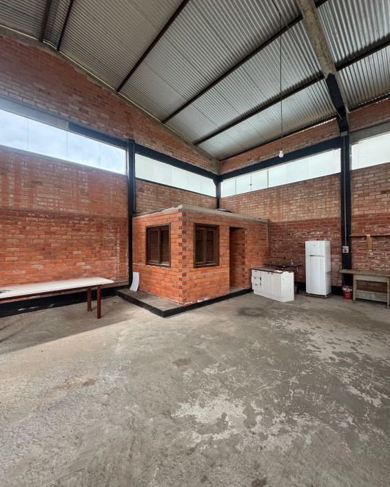 BENTOALVES aluga pavilhão com parox. 4m de pé direito, em São Braz, interior de Caxias do Sul-RS