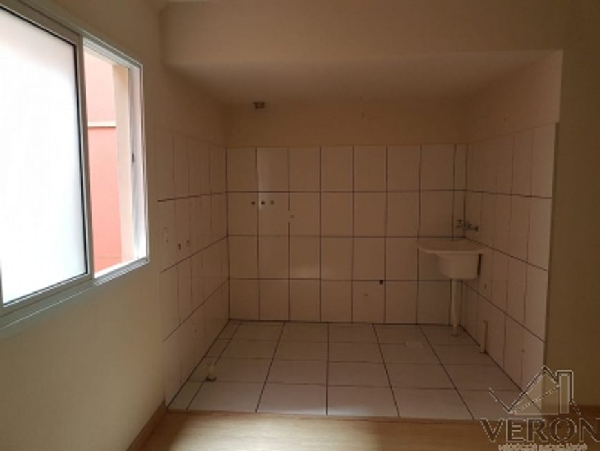 Venda de apartamento semimobiliado em Caxias do Sul, bairro Cidade Nova