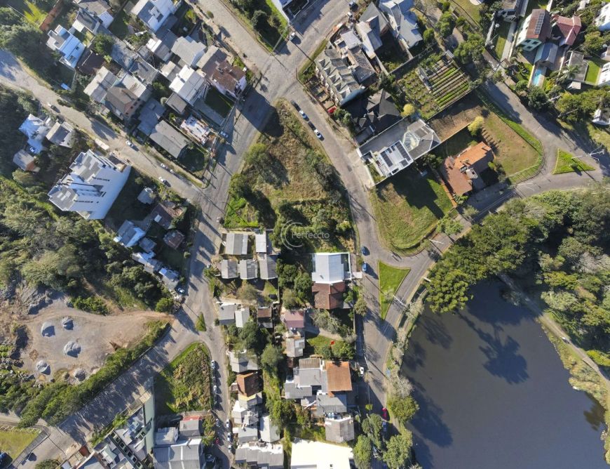 Com 421m² de área. &amp;amp;#10004;Localizado a poucos metros da Lagoa &amp;amp;#10004;Excelente para a cons