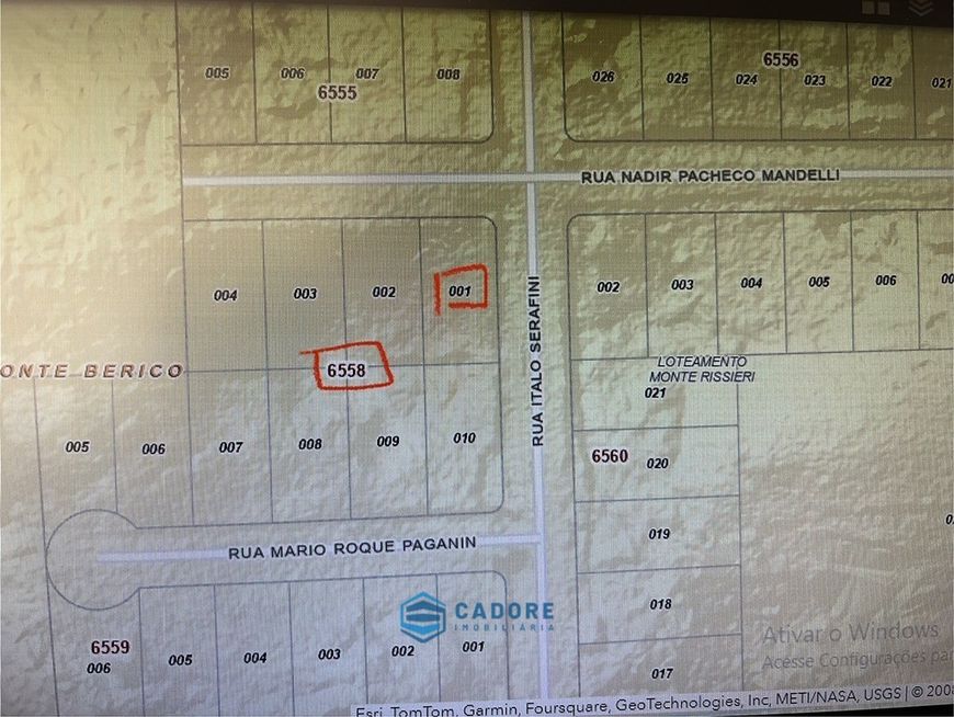 Terreno de esquina com 472 m² Lot. Monte Rissieri