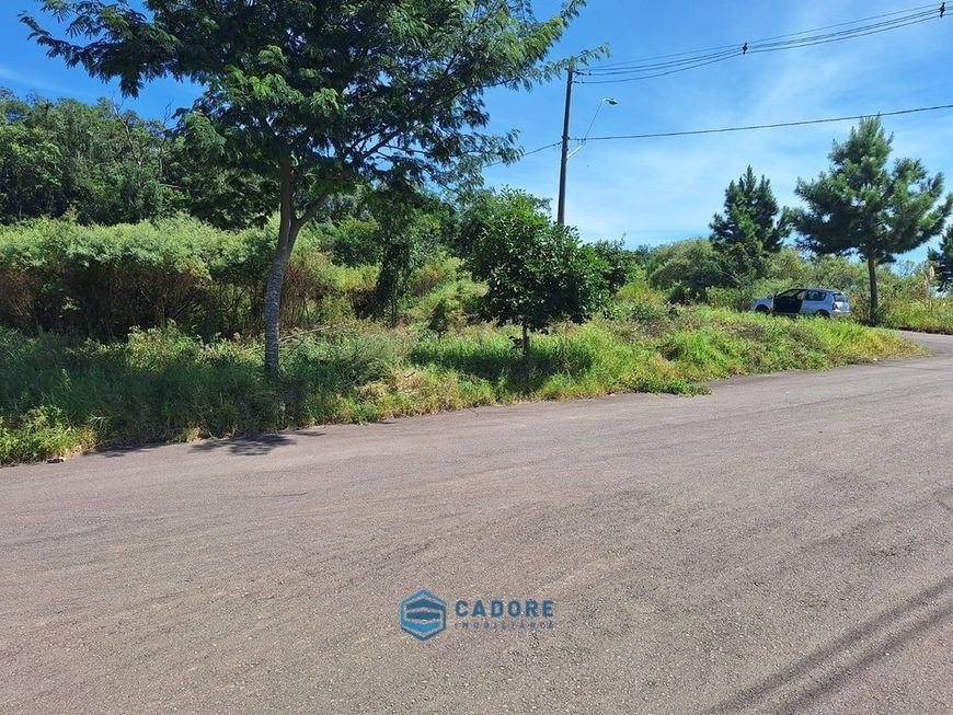 Terreno de esquina com 472 m² Lot. Monte Rissieri