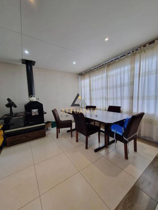 Casa com pátio no Bairro Desvio Rizzo - OPORTUNIDADE