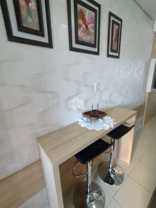 Sobrado Triplex semimobiliado com 63m ,2 dormitorios , 2 banheiros ,vaga pra 2 carros e uma cozinha