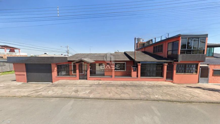 Localizada no bairro Esplanada, em Caxias do Sul/RS, casa possui 3 dormitórios, 2 banheiros, 2 salas