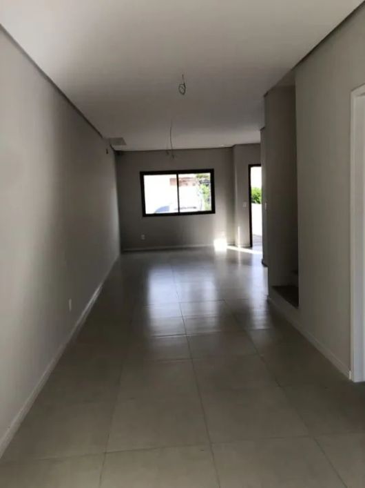 Sobrado à venda, Laranjal, Pelotas/RS, 115m², 3 suítes, lavabo, 2 vagas, churrasqueira, jardim de i