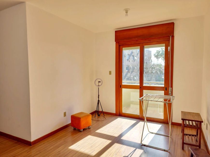 Venda: Apartamento 2 quartos, 1 vaga. Centro de Pelotas, condomínio Barão do Torre. Área útil 85m²,
