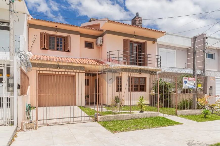 Casa Sobrado Colina do Sol, com 3 dormitórios- Pelotas