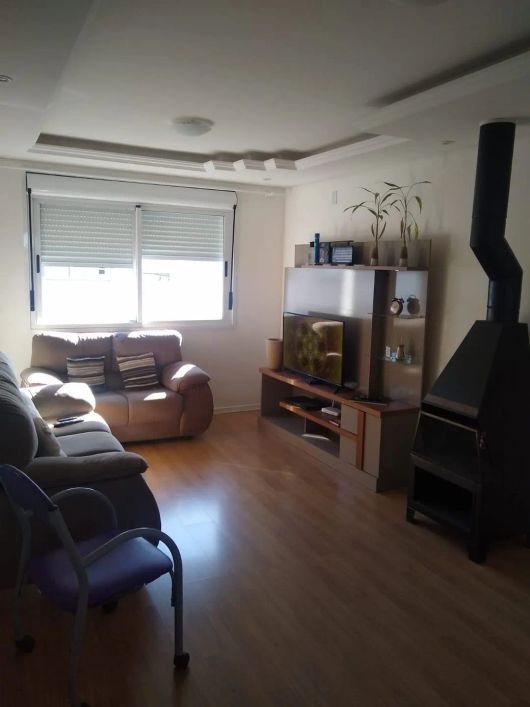 Venda de Apartamento: 2 Dormitórios com Lareira no Fragata, Pelotas. Cozinha com Churrasqueira e Mó