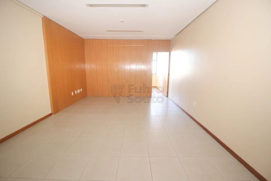 Comercial Sala em Condomínio em Pelotas