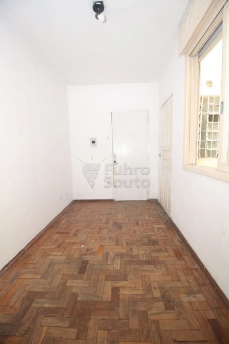 Sala Comercial Bem Localizada no Edifício Residencial Aglae Centro de Pelotas Ideal para Seu Negócio