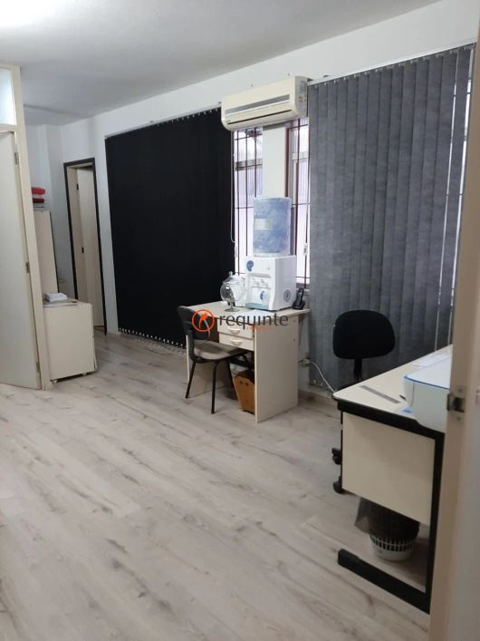 Requinte Oferece Sala Comercial Localização Central.