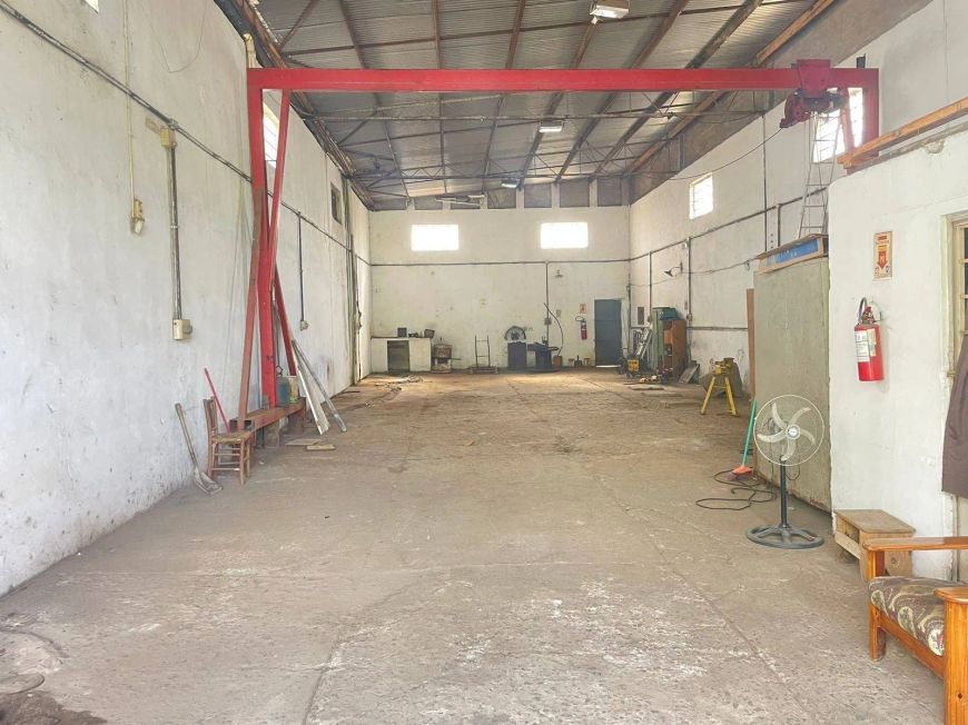 Venda: Prédio Comercial na Av. 25 de Julho, Três Vendas, Próximo à Barragem, 270m² Total, 225m² Úte