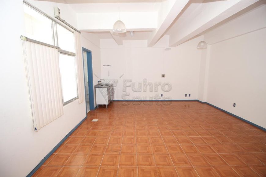 Sua Oportunidade de Negócio na Av. Bento Gonçalves: Sala Comercial com boa estrutura
