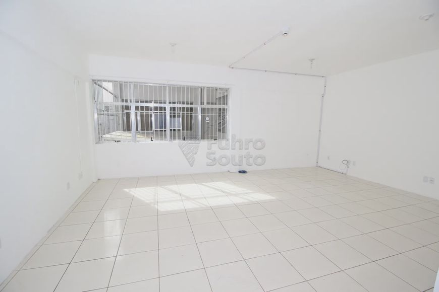 Comercial Sala Fora de Condomínio em Pelotas