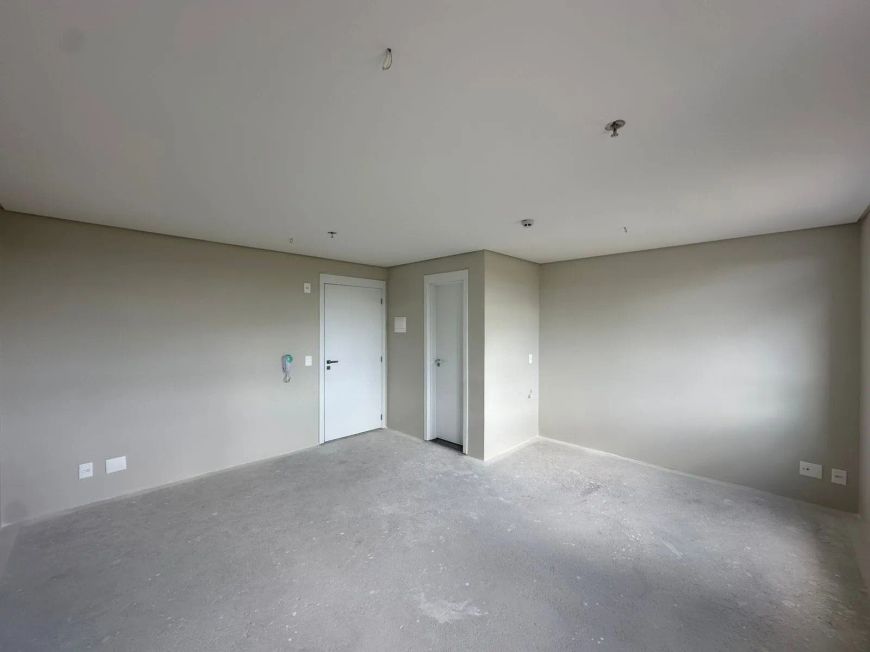 Sala comercial à venda no Edifício Vanguarda, São Gonçalo, Pelotas, RS, 28 m², andar alto, portaria
