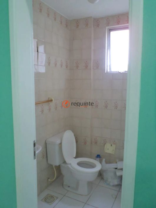 99300 - Requinte Oferece: Sala comercial central