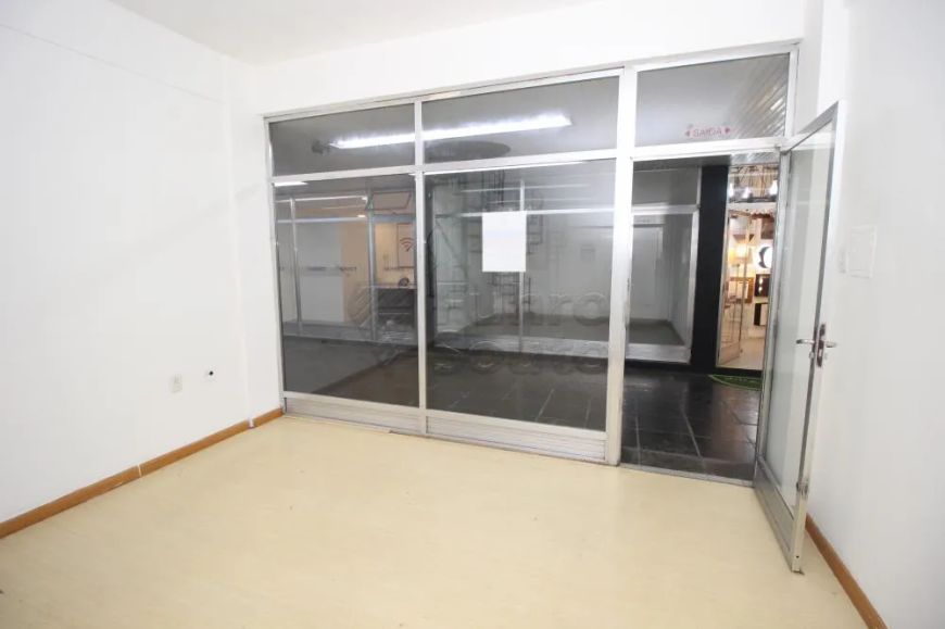 Comercial Sala em Condomínio em Pelotas