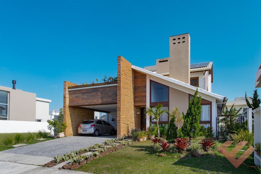 Sobrado com 304 m² construídos no Alphaville