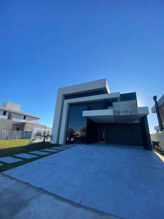 Casa à venda no Laranjal, Pelotas: 232 m², 3 dormitórios, 1 suíte, 2 salas, 4 banheiros, 2 vagas. C