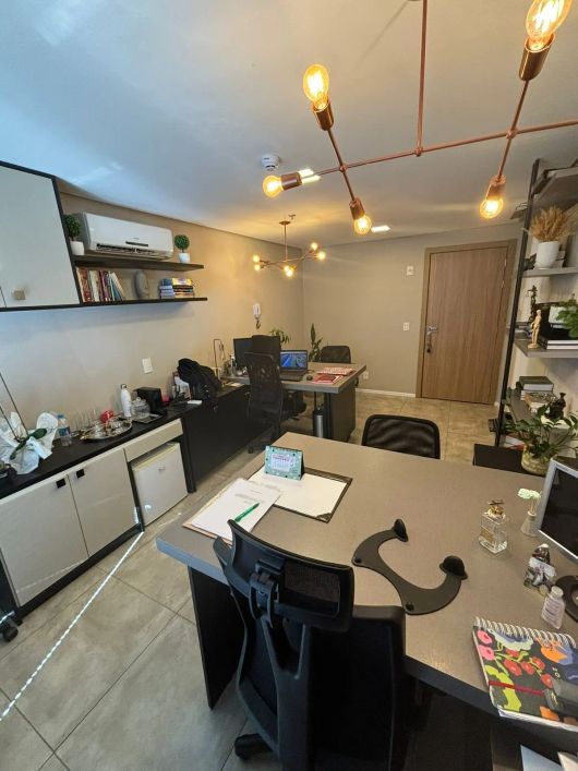 Sala à venda, condomínio Plex Hub Corporativo, São Gonçalo, Pelotas, RS, 24 m², andar alto, com ele