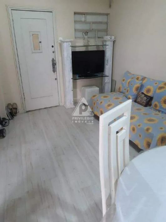 Oportunidade!! 3 Quartos com varanda na quadra da praia.