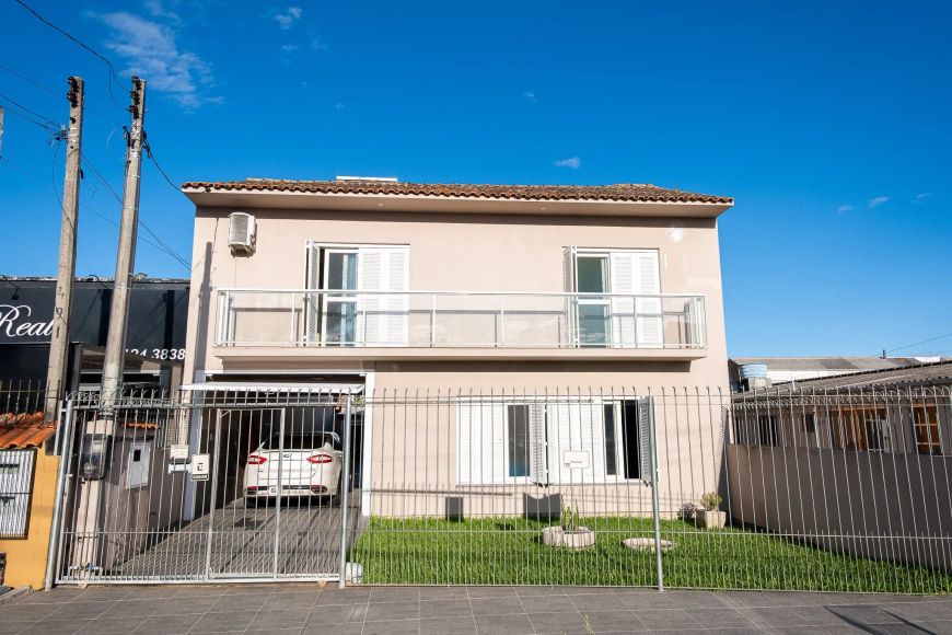 Casa no Fragata, Pelotas, 251m², 5 dormitórios (1 suíte), 3 banheiros, 2 salas, 2 vagas. Churrasque