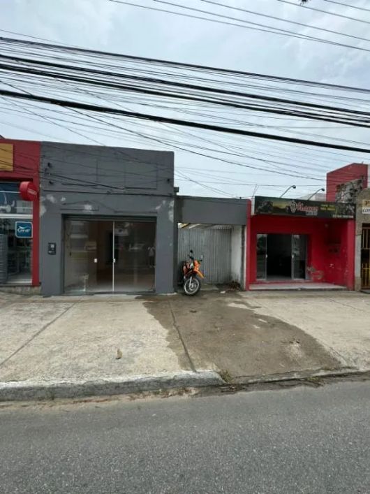 Terreno comercial bem localizado à venda no Fragata, Pelotas, RS, com 1.045 m² de área total, frent