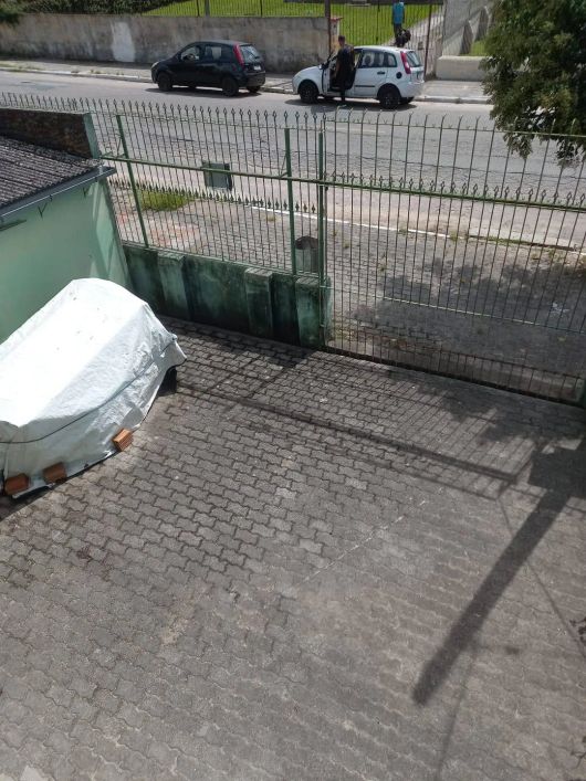 Casa 200m² no Fragata, Pelotas. 3 dorm, 2 banh, 2 salas, cozinha ampla, garagem p/ 2. Pátio c/ árvo